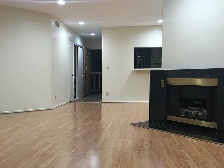 345 N Jackson St #305 — Photo 4