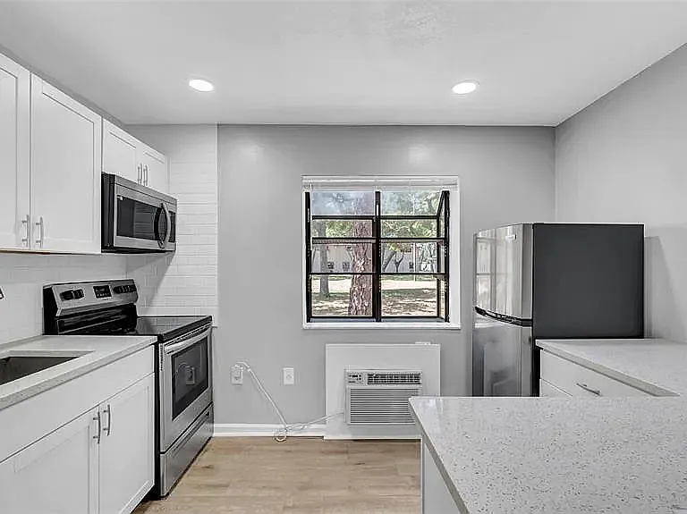 2122 Bradford St #505 — Photo 1
