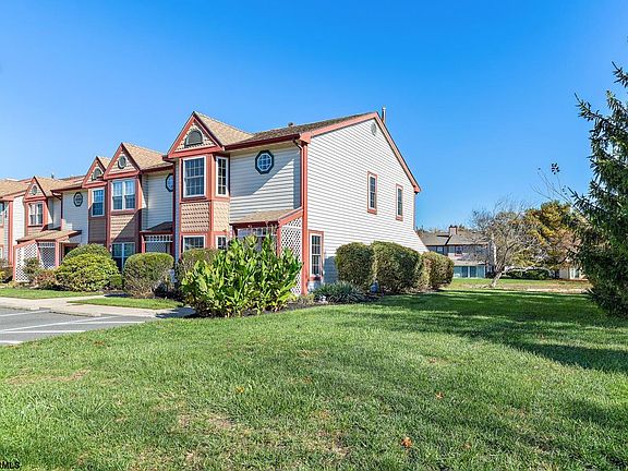2nd image of 625 Regency Dr #625