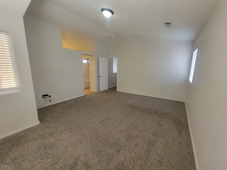 2202 Margarita Dr SE — Photo 13