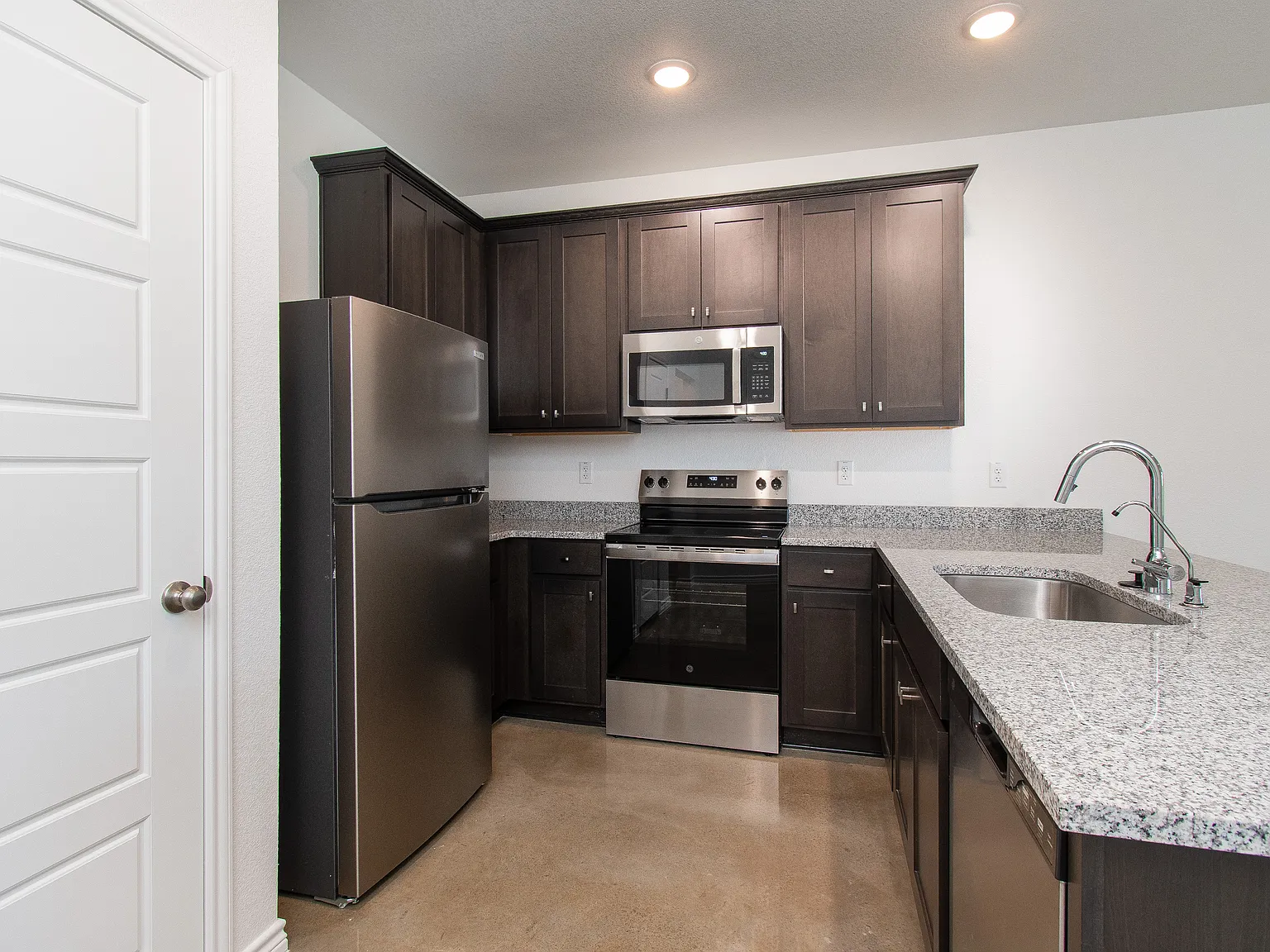 3 bed, 1175 sqft, $1,600 — Photo 4