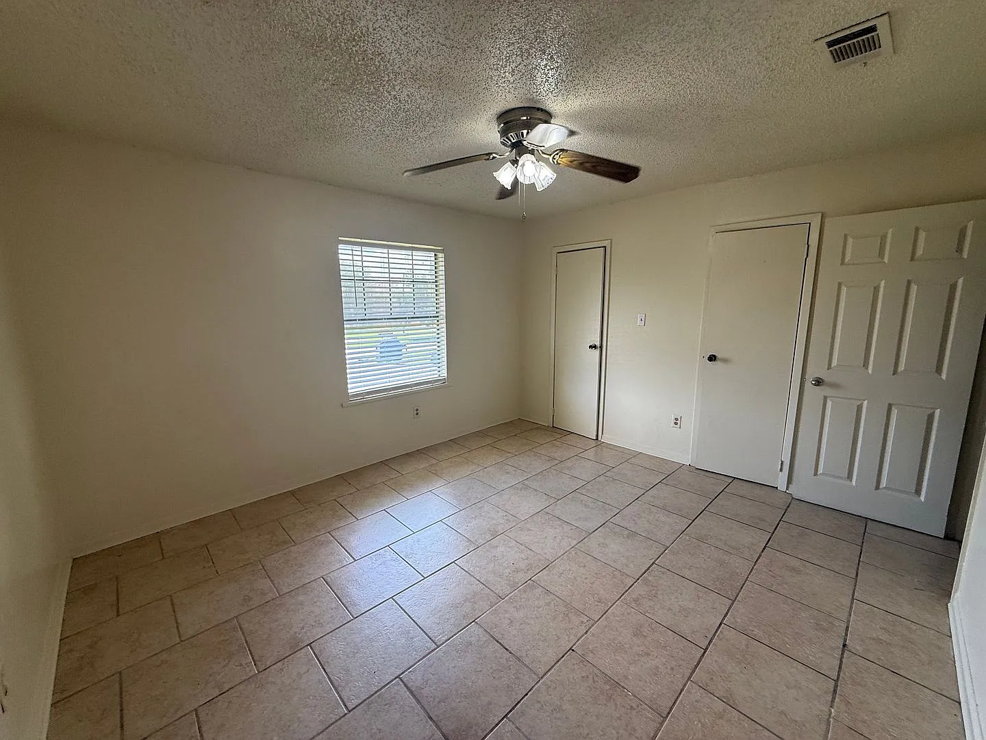 Dm 1658 Starboard Dr. — Photo 3