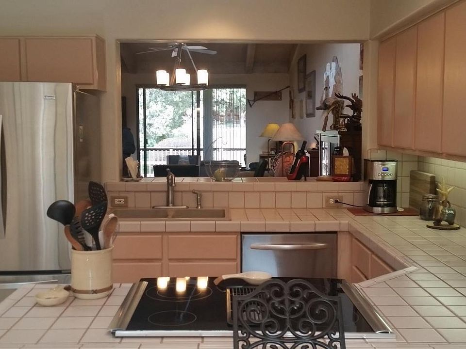 1st image of 294 Lookout Dr