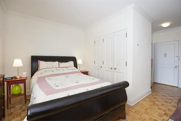 Sold by R New York | media 5