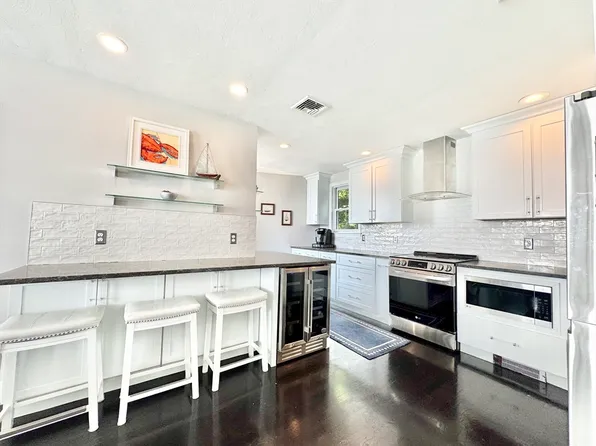 12 Marina Dr #12, Hull, MA 02045