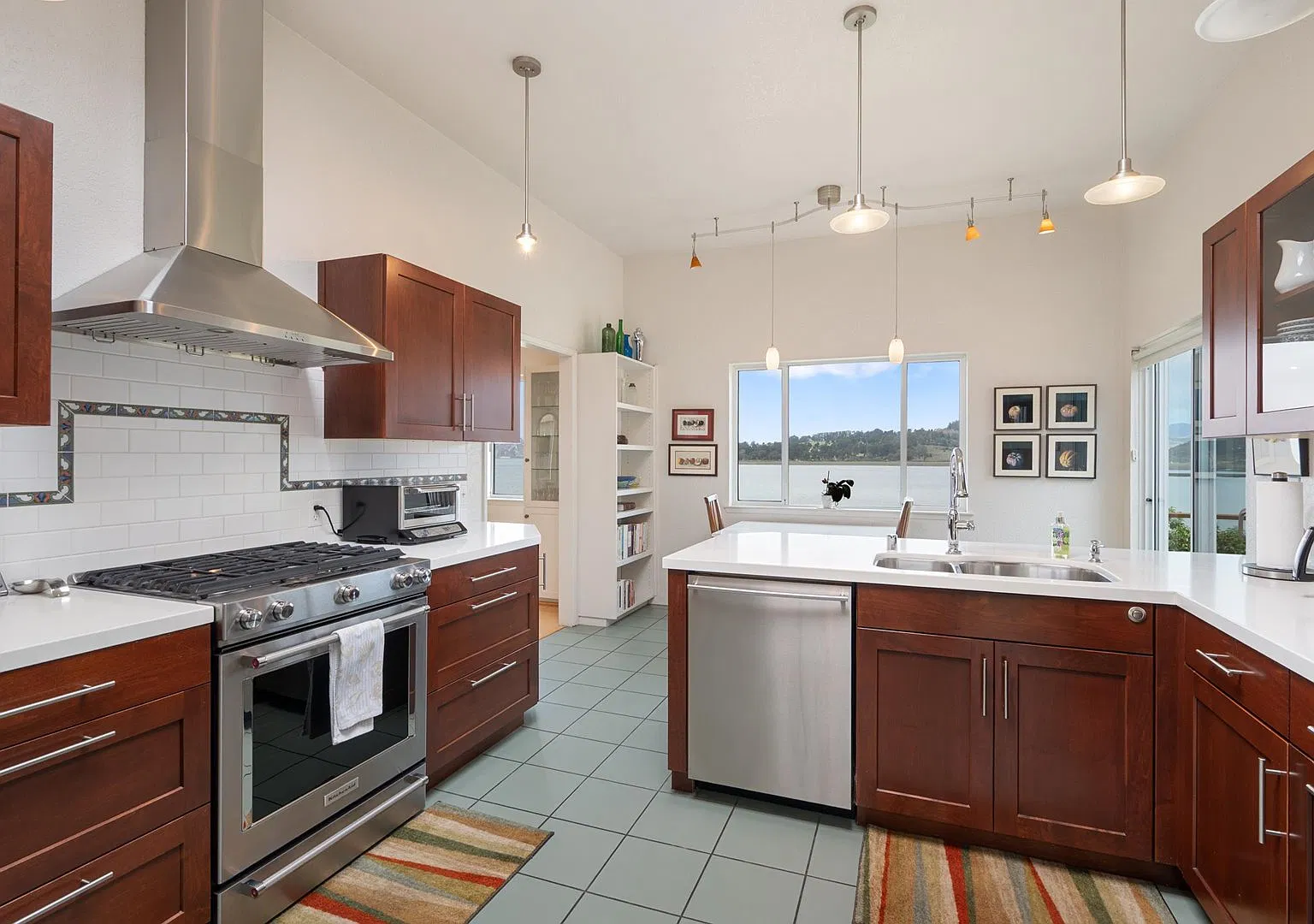 3 bed, 2150 sqft, $7,500 — Photo 4