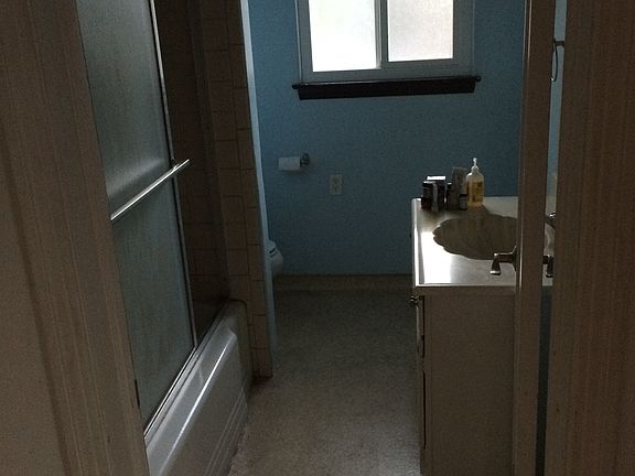 5th image of 1028 E Clinton Ave