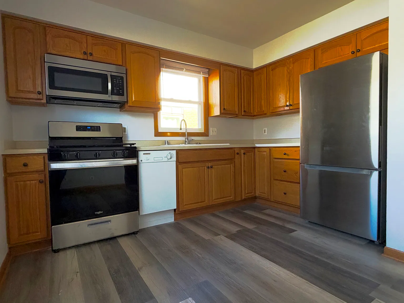 3 bed, 1.5 bath, 1135 sqft, $1,700 — Photo 4