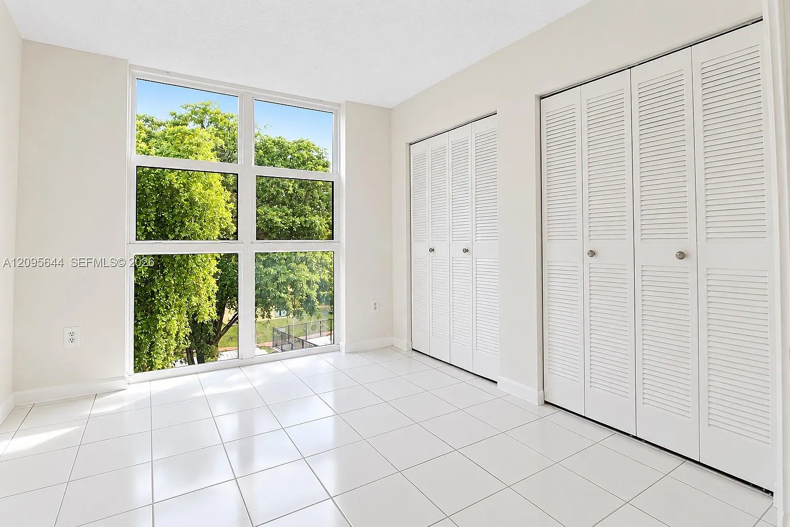2 bed, 898 sqft, $2,100 — Photo 3