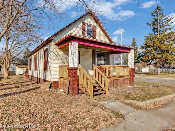 2003 22nd St, Port Huron, MI 48060