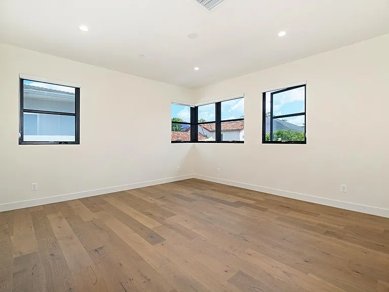 822 S Plymouth Blvd #4 — Photo 18