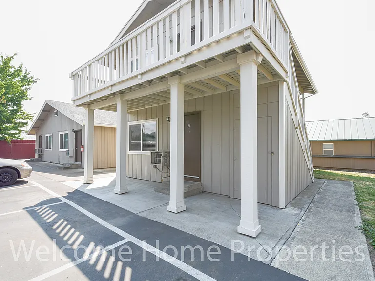 108 SE 6th St — Photo 32