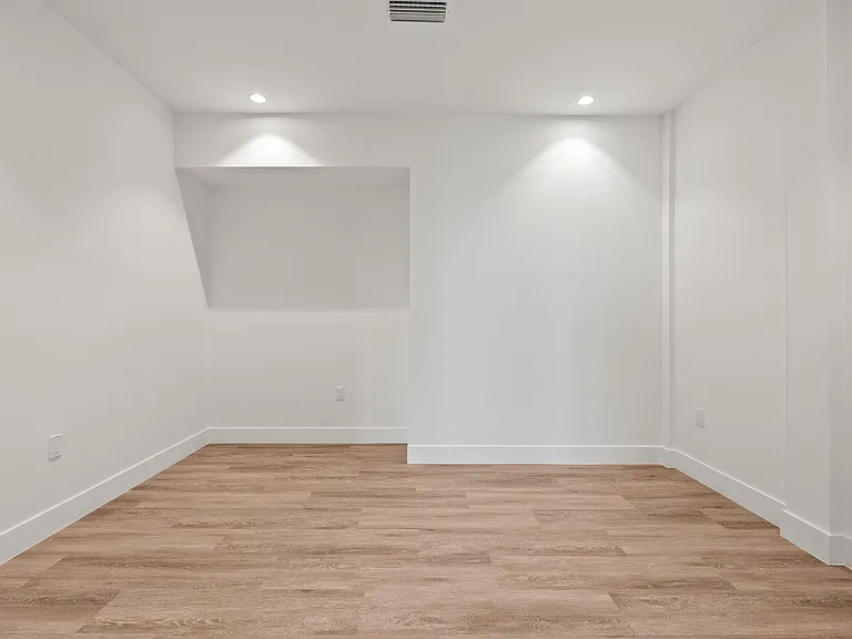 41 SW Seminole St #204 — Photo 15