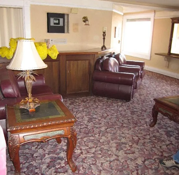 Barker House — Photo 3