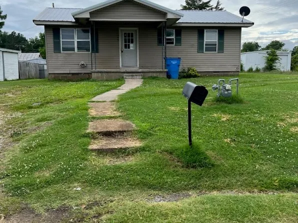 309 E Laurel St, Corning, AR 72422