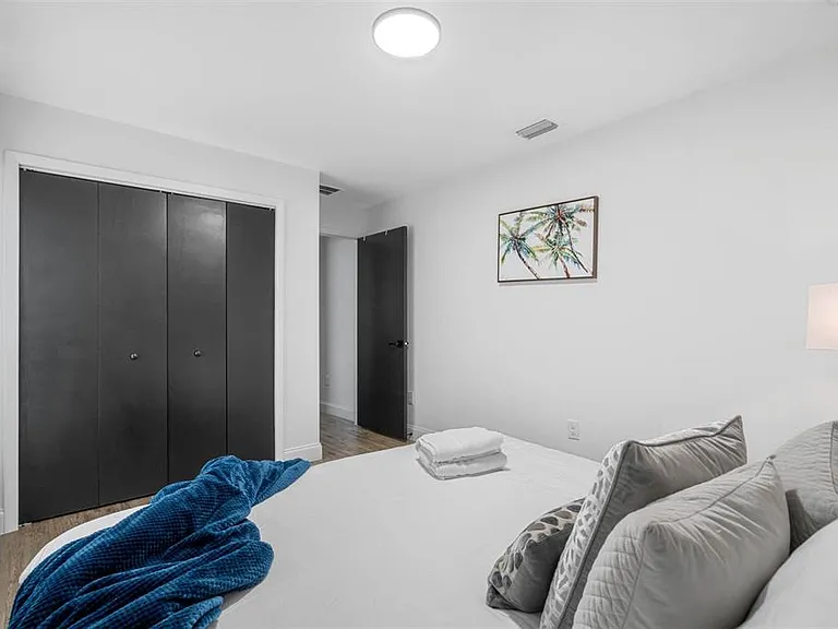 3717 E Clifton St — Photo 65