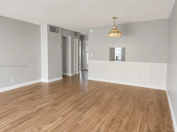1000 NE 14th Ave APT 404, Hallandale, FL 33009