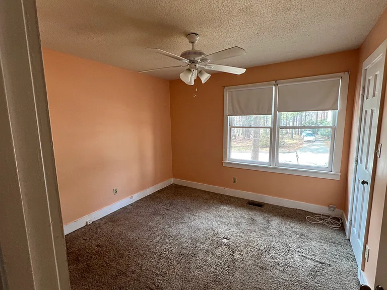 102 Madrid Ct — Photo 7