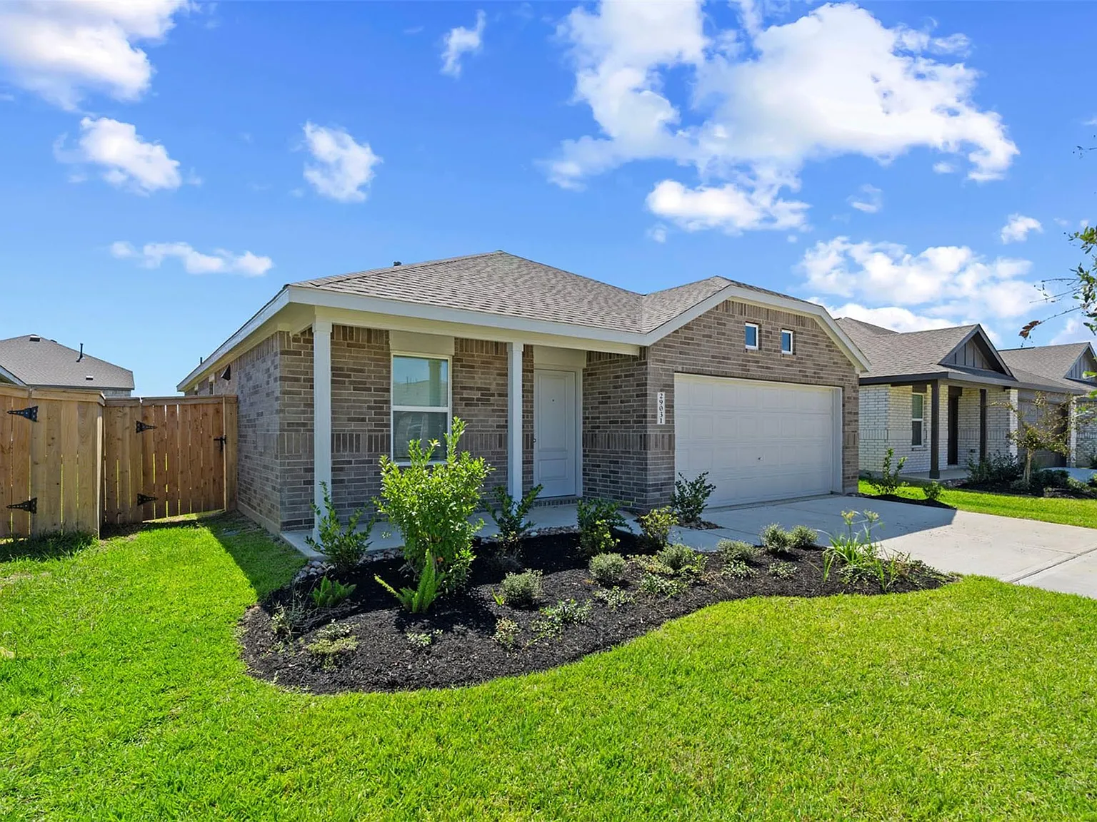 3 bed, 2.0 bath, 1318 sqft, $1,795 — Photo 2