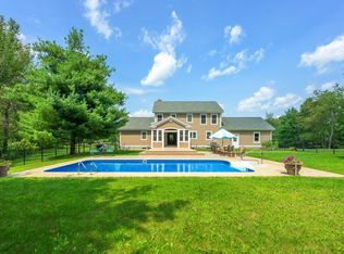 33 Wildflower Rd, Valatie, NY 12184