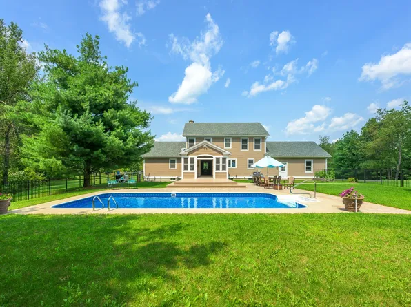 33 Wildflower Road, Kinderhook, NY 12106