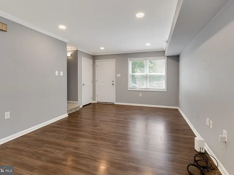 1719 Ridge Ave — Photo 4
