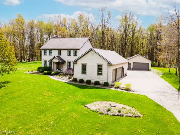 8105 Caymen Ct, Canfield, OH 44406