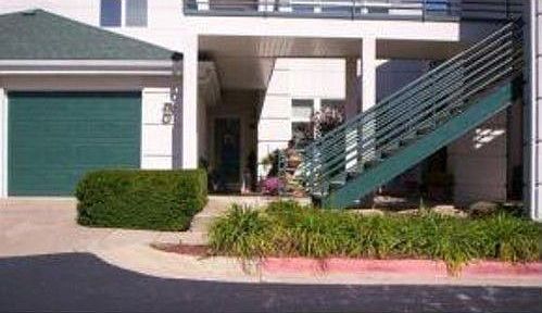 1st image of 111 Oxford Ct APT 4