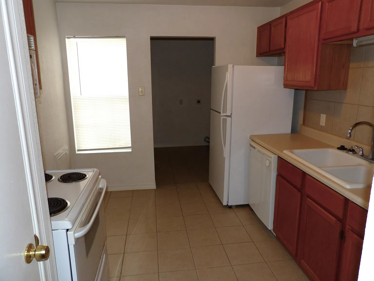 2 bed, 727 sqft, $595 — Photo 4