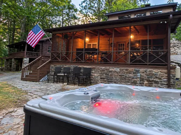 50 Paupack Point Rd, Hawley, PA 18428