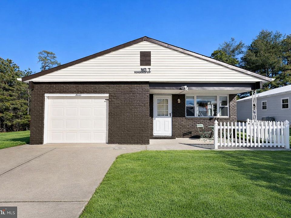 1st image of 7 Bordeaux Ct