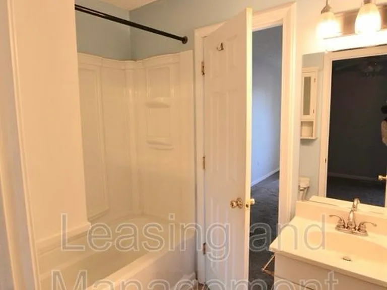 7983 Shadow Oak Dr — Photo 9