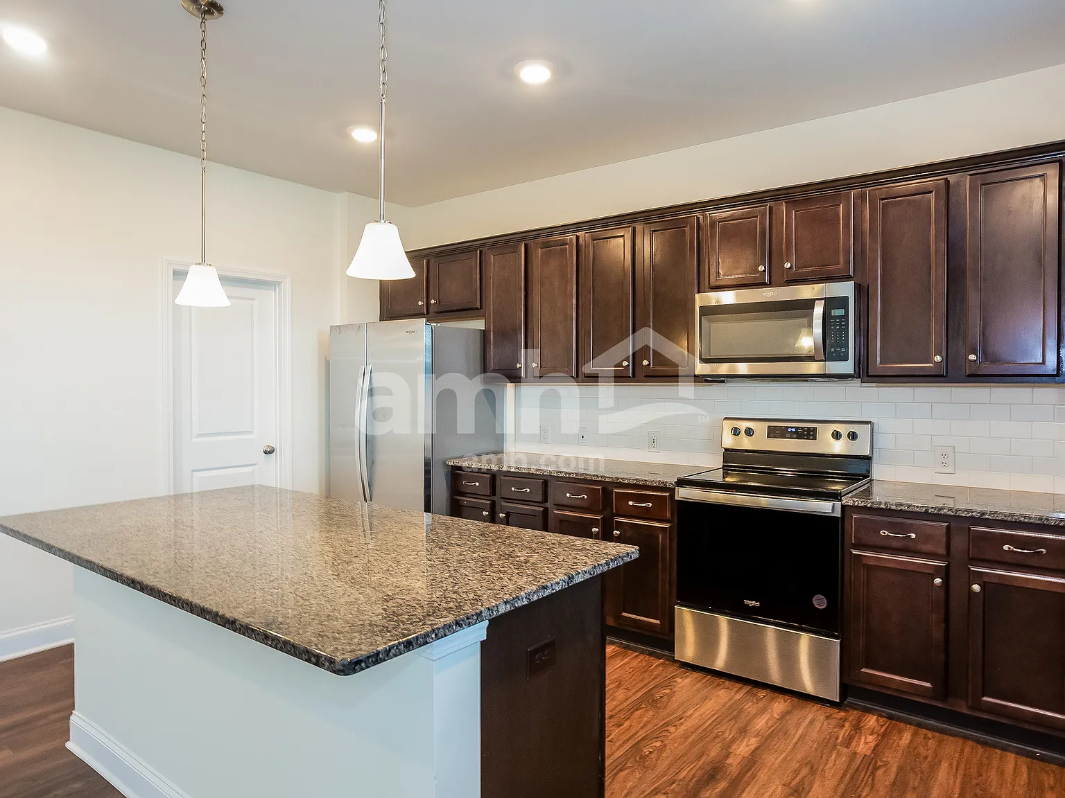 4 bed, 2.5 bath, 2326 sqft, $2,610 — Photo 3