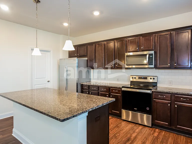 144 Twin River Dr — Photo 3