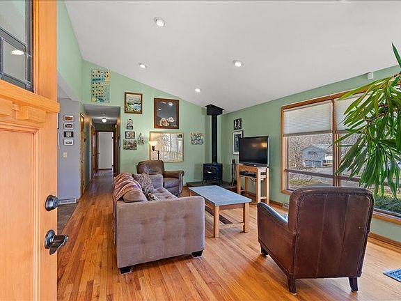 4th image of 4 Orchard Ave