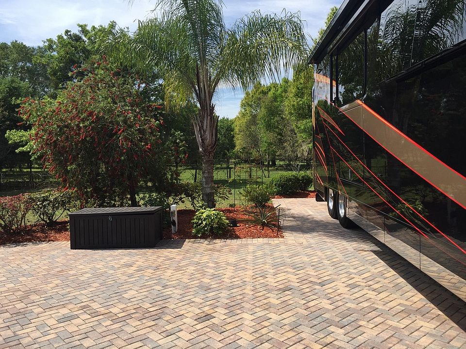 1st image of 592 Meandering Way