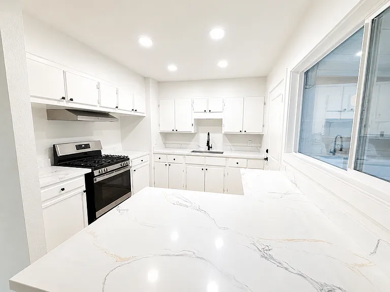 712 Elkhorn Plz — Photo 3