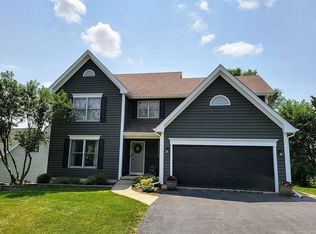 2005 Red Haw Ln, Saint Charles, IL 60174