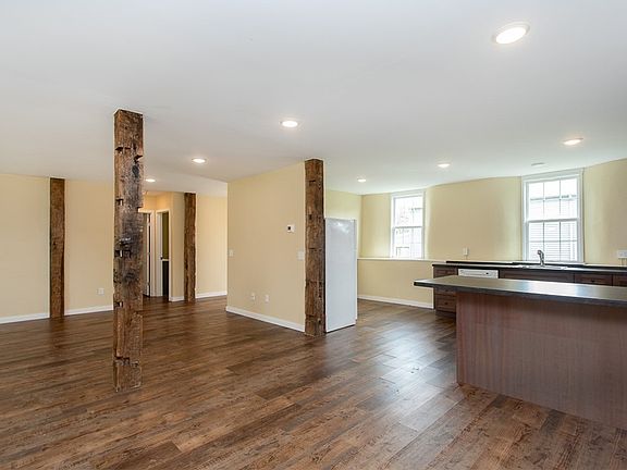 5th image of 3333 Fowlerville Rd