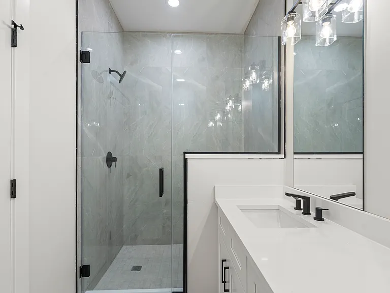 420 E 50th Pl #2 — Photo 17