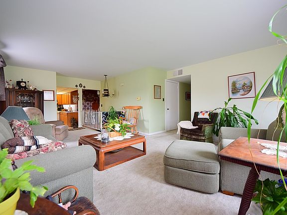 3rd image of 563 E Forest Ave