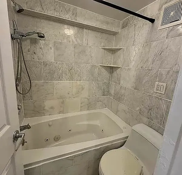 370 W 46th St #R — Photo 7
