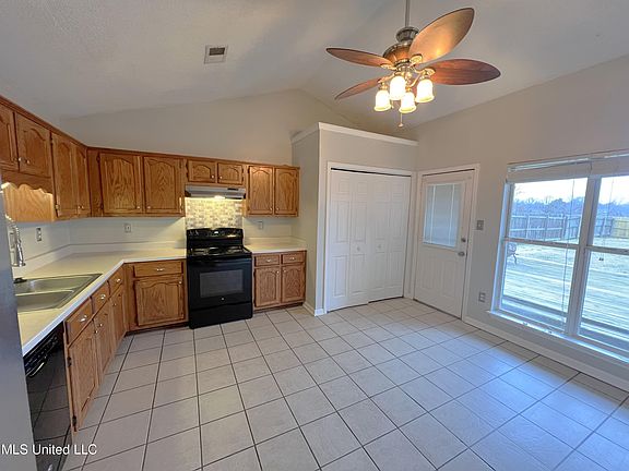 5th image of 10514 Oak Run Dr N