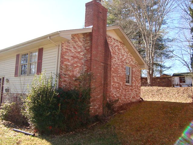 2nd image of 352 Cumberland Dr