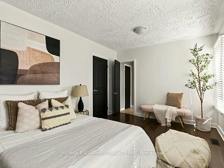 253 Marlborough St — Photo 13