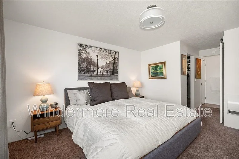 2 bed, 2.0 bath, 1096 sqft, $1,700 — Photo 2