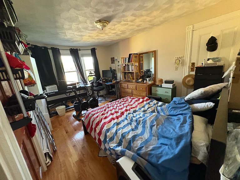 235 Columbia St #4L — Photo 3