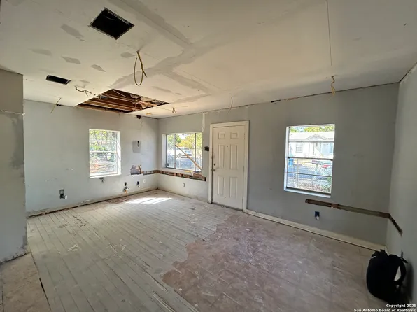 1604 VALENCIA, San Antonio, TX 78237