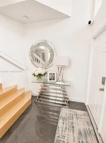 5 bed, 3.0 bath, 2569 sqft, $6,000 — Photo 2