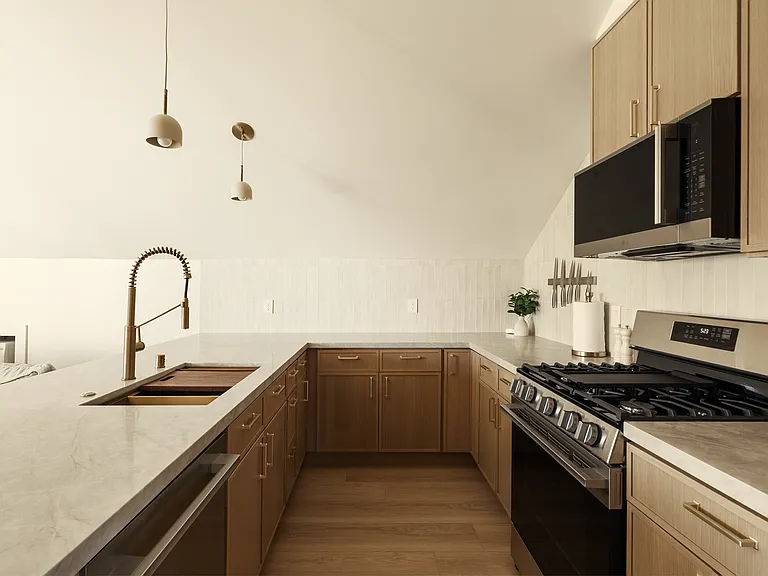 2722 S La Salle Ave #1/4 — Photo 8